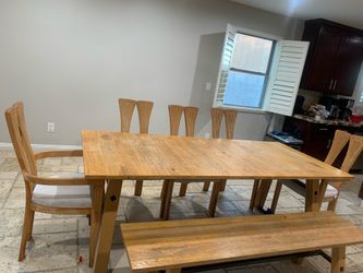 Dining table - comedor