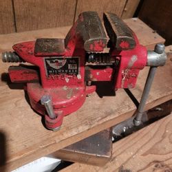 Bench Vise Milwaukee 