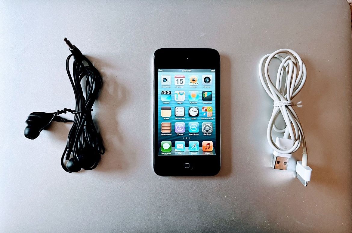 Vintage Apple iPod Touch 2nd Generation (A1288) - 16GB (Pick up🛒 In Bellevue)*Check out my Other Posts 🎁