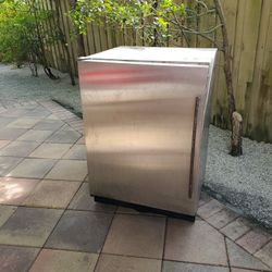 Outside Refrigerator With Ice Maker 