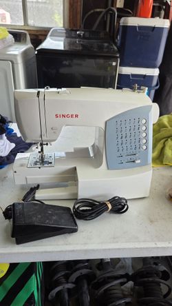 Singer Electronic Sewing Machine Model 7422