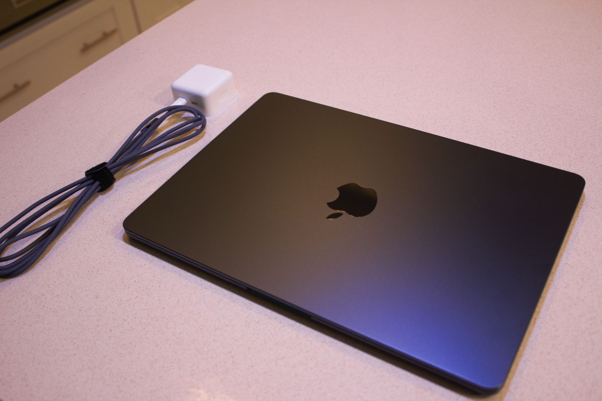2023 Apple MacBook Air 13.6" Retina Display M2 Chip 8GB RAM 256GB SSD -Midnight
