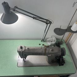 Sewing Machine/ Máquina De Coser 