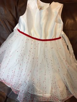 Beautiful dress 4 t. Like new.