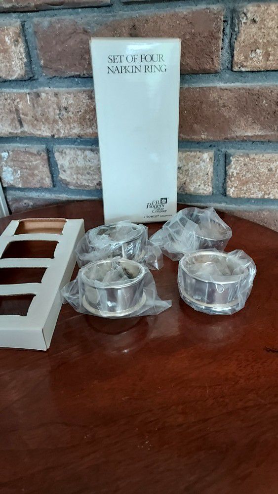 FB Rogers Set Of Four Silverplate Napkin Rings 1990 Original Box 308 