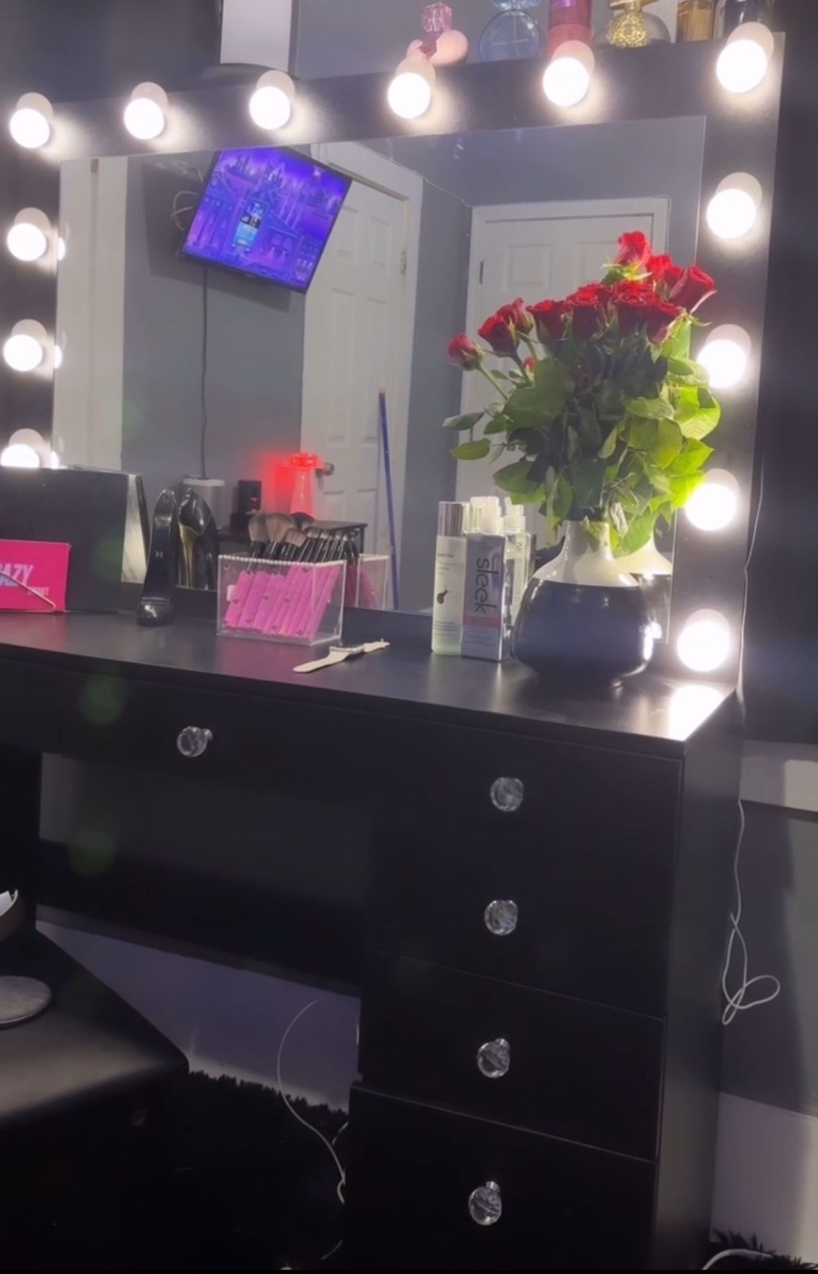Im Selling this Vanity 100 or 150 need to sell it quickly