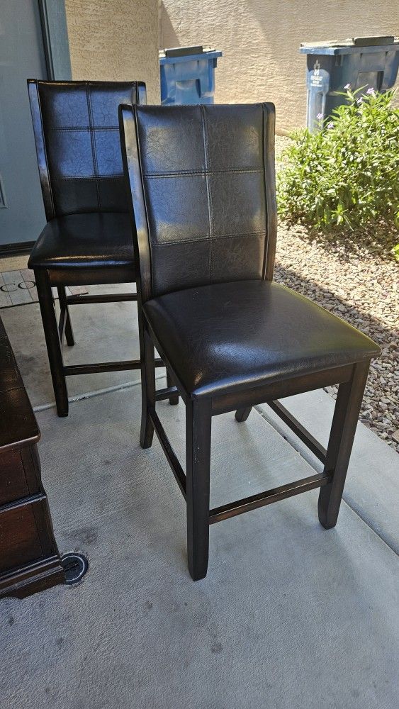 2 Counter Height Bar Stools