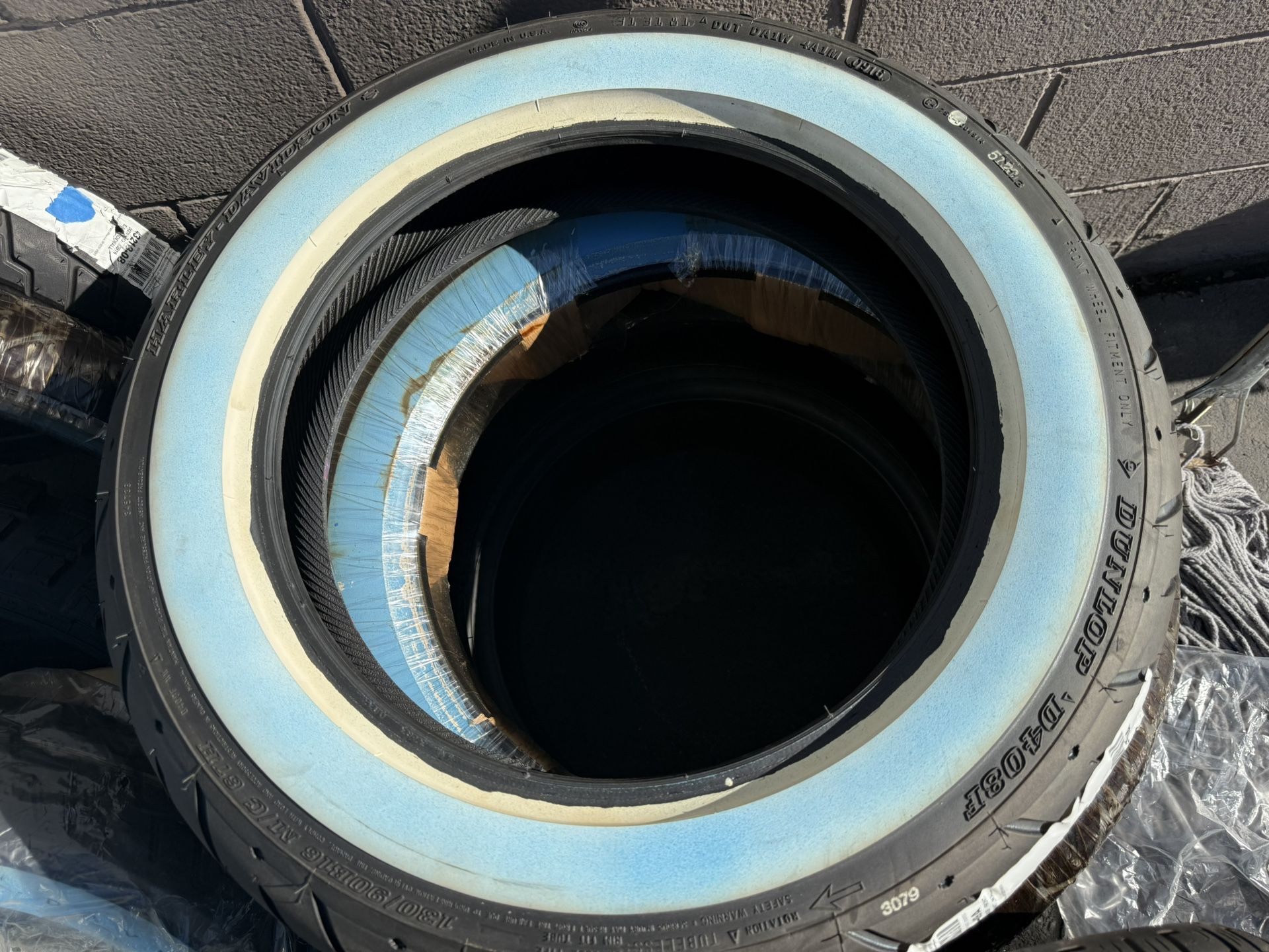 Dunlop D408f Wide White Wall 130/90b16 Tire