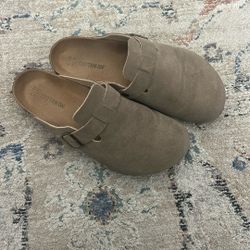 CLOGS/ Size 10