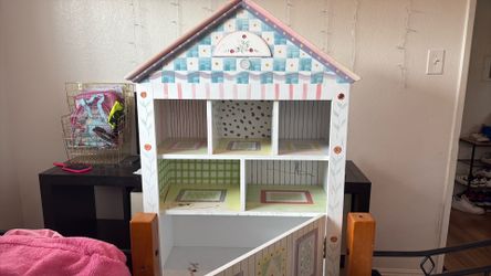 Doll house about 4ft