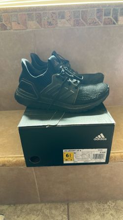 Adidas Ultra Boost size 6.5 women’s
