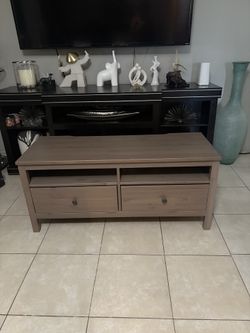 TV stand /mueble para TV de 48’’largo 22’’ alto