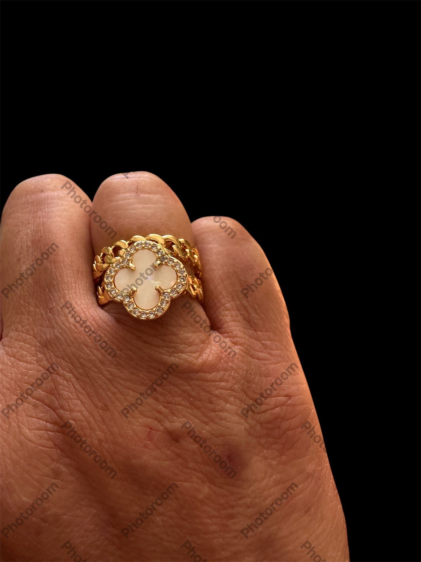 gold plated tarnish free. clover ring set size 7,8,9,10