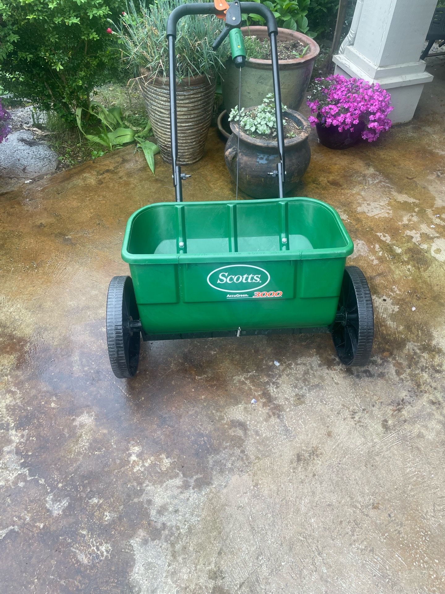 Scott’s Accugreen 3000 spreader