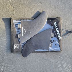 Surfboard twin fins