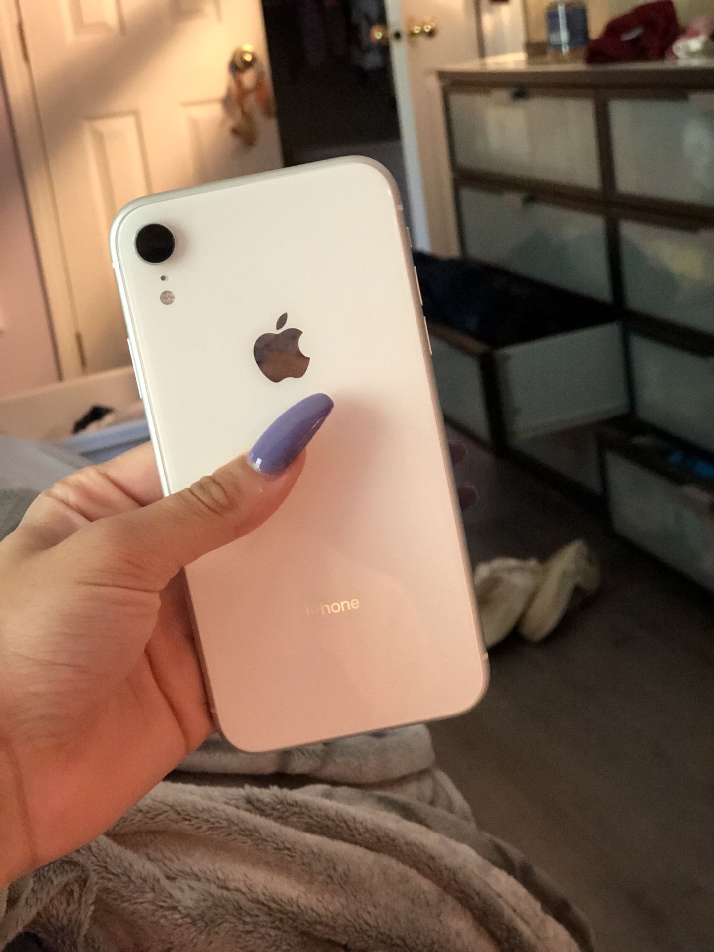 IPhone XR White AT&T 32 GB
