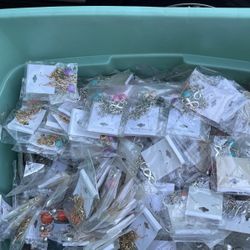 Jewelry Like More Than 1000 Pieces. In Its Package