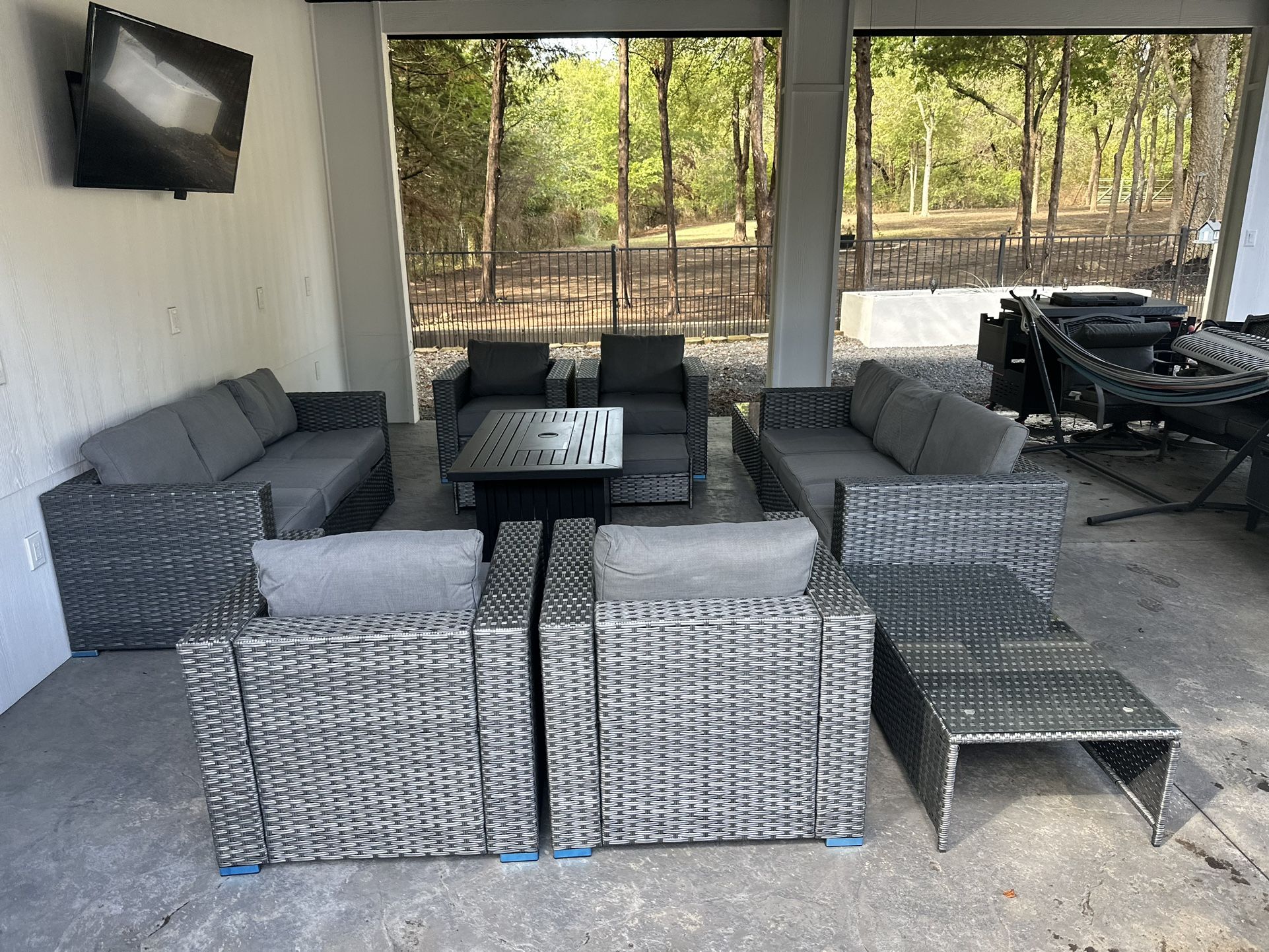 New Inbox Patio Set With Firepit(we Finance And Deliver)