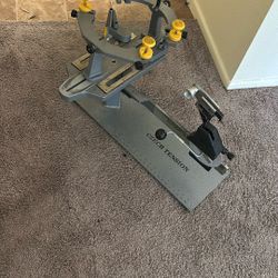 Tennis racket stringing machine
