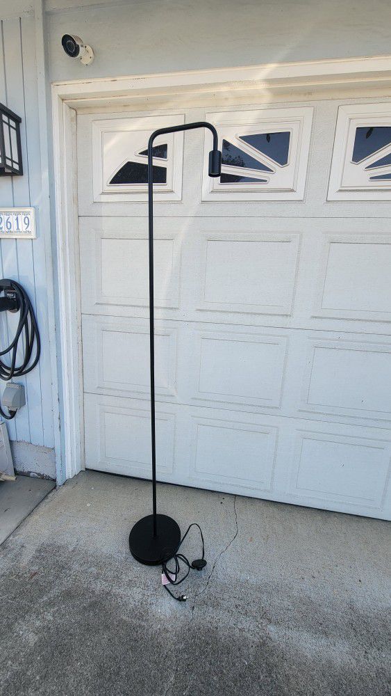 Floor Lamp Torch Industrial Lamp 6ft / 70 In Tall - Step on/off Switch

Pick up in San Jose 95121 area