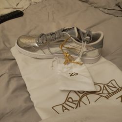 Men's Size 11 Air Jordan 1 OG Pinnacle Metallic Silver