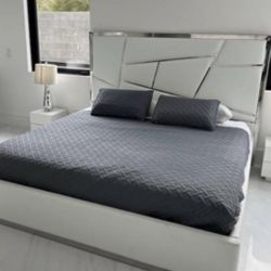 BEAUTIFUL WHITE & SILVER bed - Taller Headboard