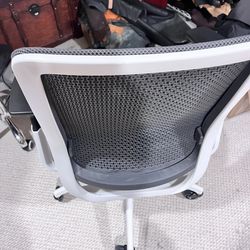 Steelcase Chair: Series 2, Almost New 