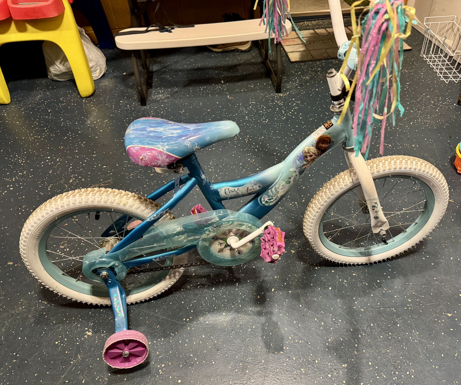 Huffy Bike Bicycle Girls Kids Disney Frozen With Training Wheels/Bell $20 Huffy Disney Princess Scooter With Pouch $10 Take Both For $25