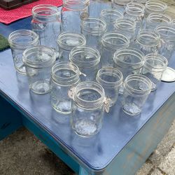 25 Ball Mason Jars Excellent Condition 