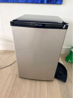 Frigidaire Mini Fridge with Freezer – Excellent Working Condition