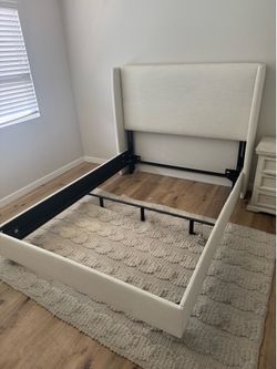 Skyline Furniture Queen Wingback Bed Frame - Snow: Elegant Curved Design, Pine Frame, Polyester Fill