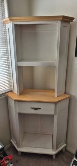Corner shelf