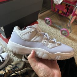 Jordan Retro 11 White And Purple 