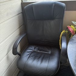 Black leather perfect for office space or home lounging!