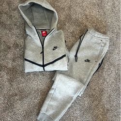 Nike Tech Gray