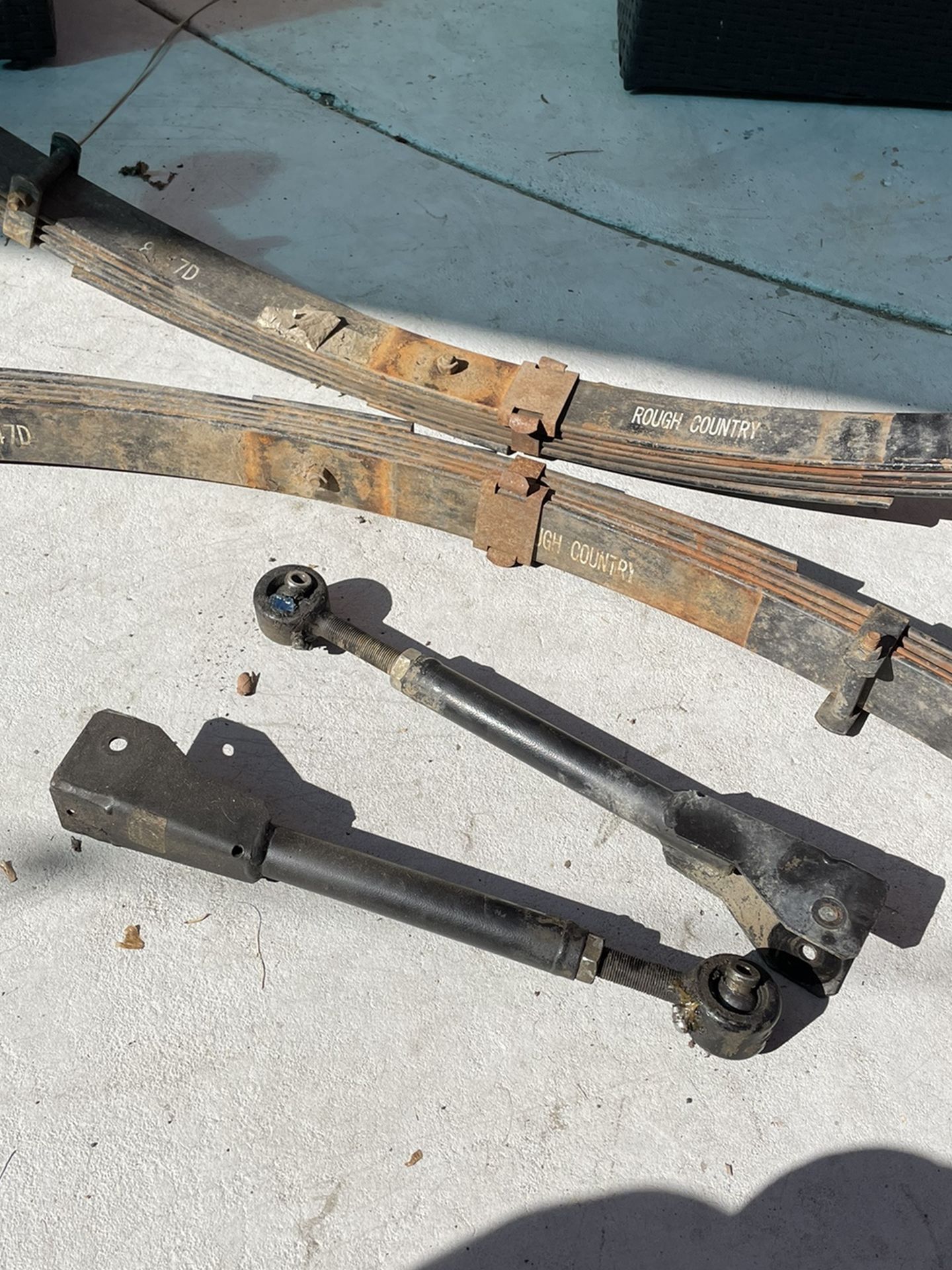 Rough Country 4.5 Lift Jeep Xj Leaf Springs & Upper Control Arms