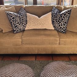 Beautiful Couch and 2 Oversized Chairs 