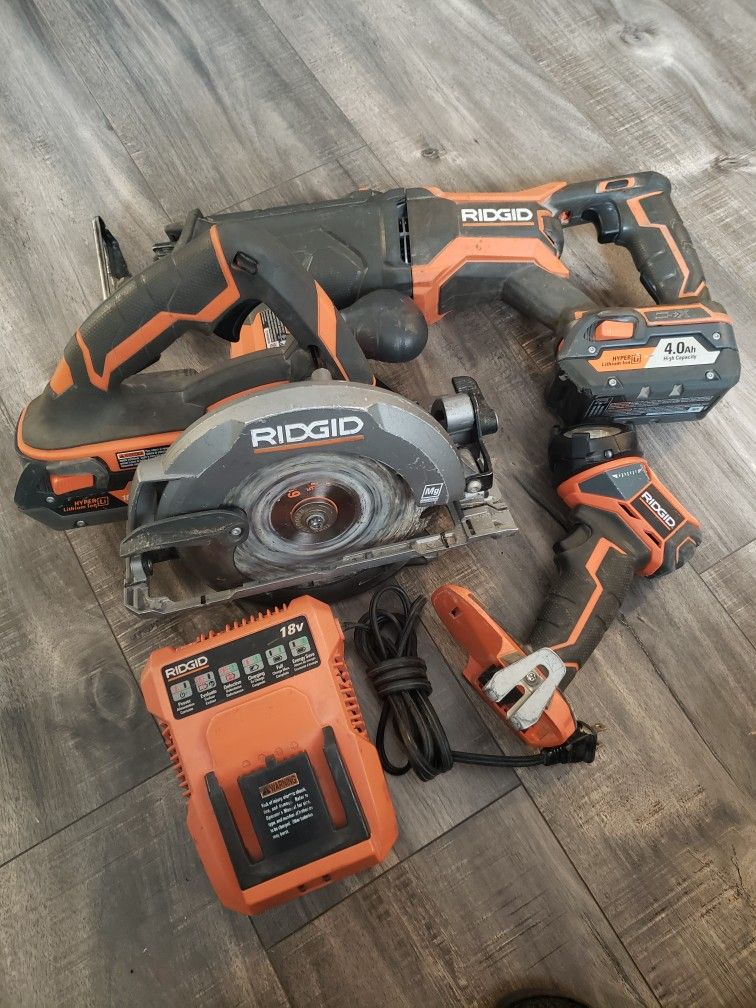 RIDGID SAWZALL CIRCULAR SAW LIGHT 2BATTERIES AND LIGHT
