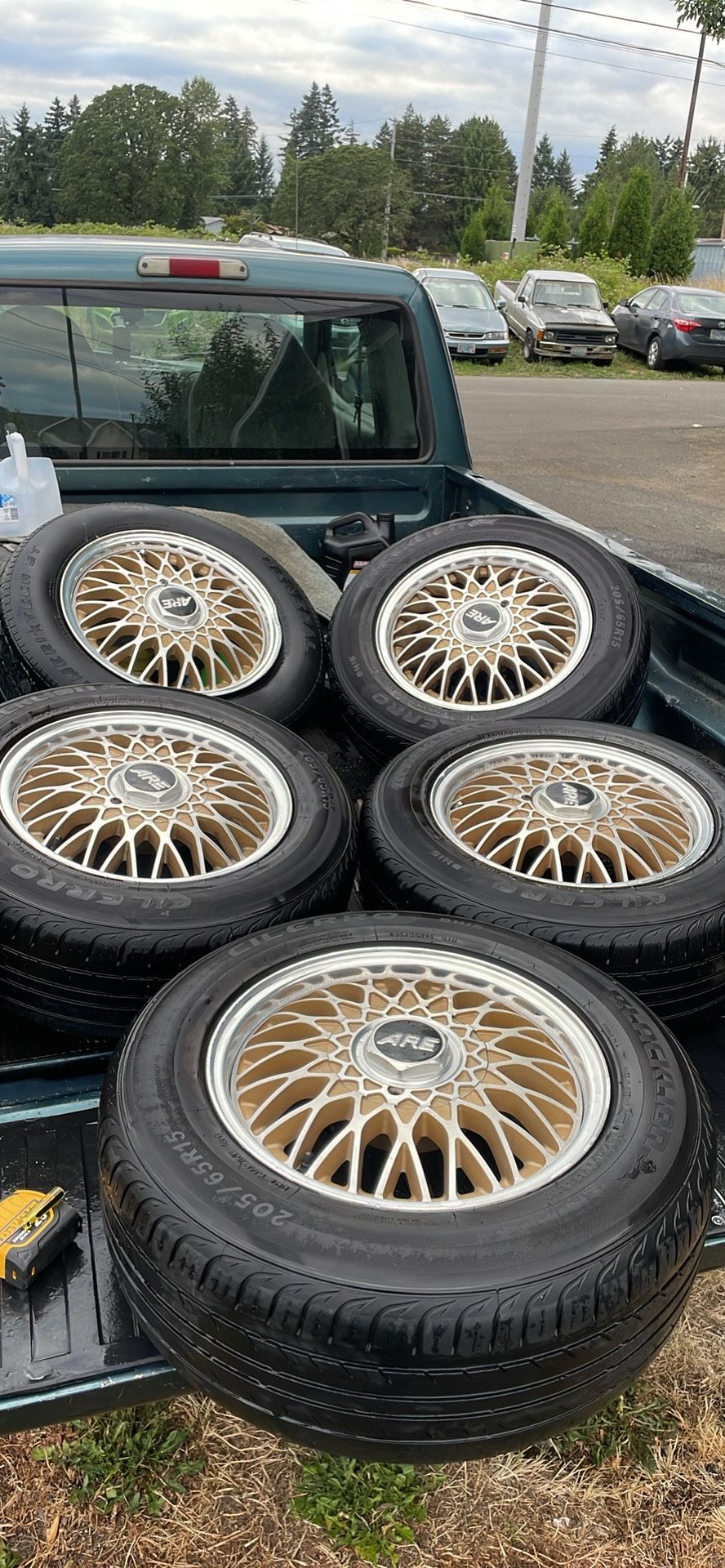 I sell these wheels 5 × 100 5 × 108 5% 114 It's five wheels and make me an offer