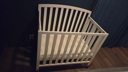 Foldable Mini Baby Crib with Mattress