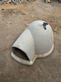 Small doghouse