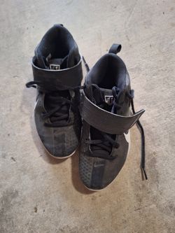 Kids 2.5 nike turf shoes