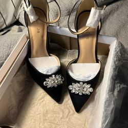  Women’s Black Satin Heels ✨Size 7✨
