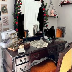 Vintage vanity 