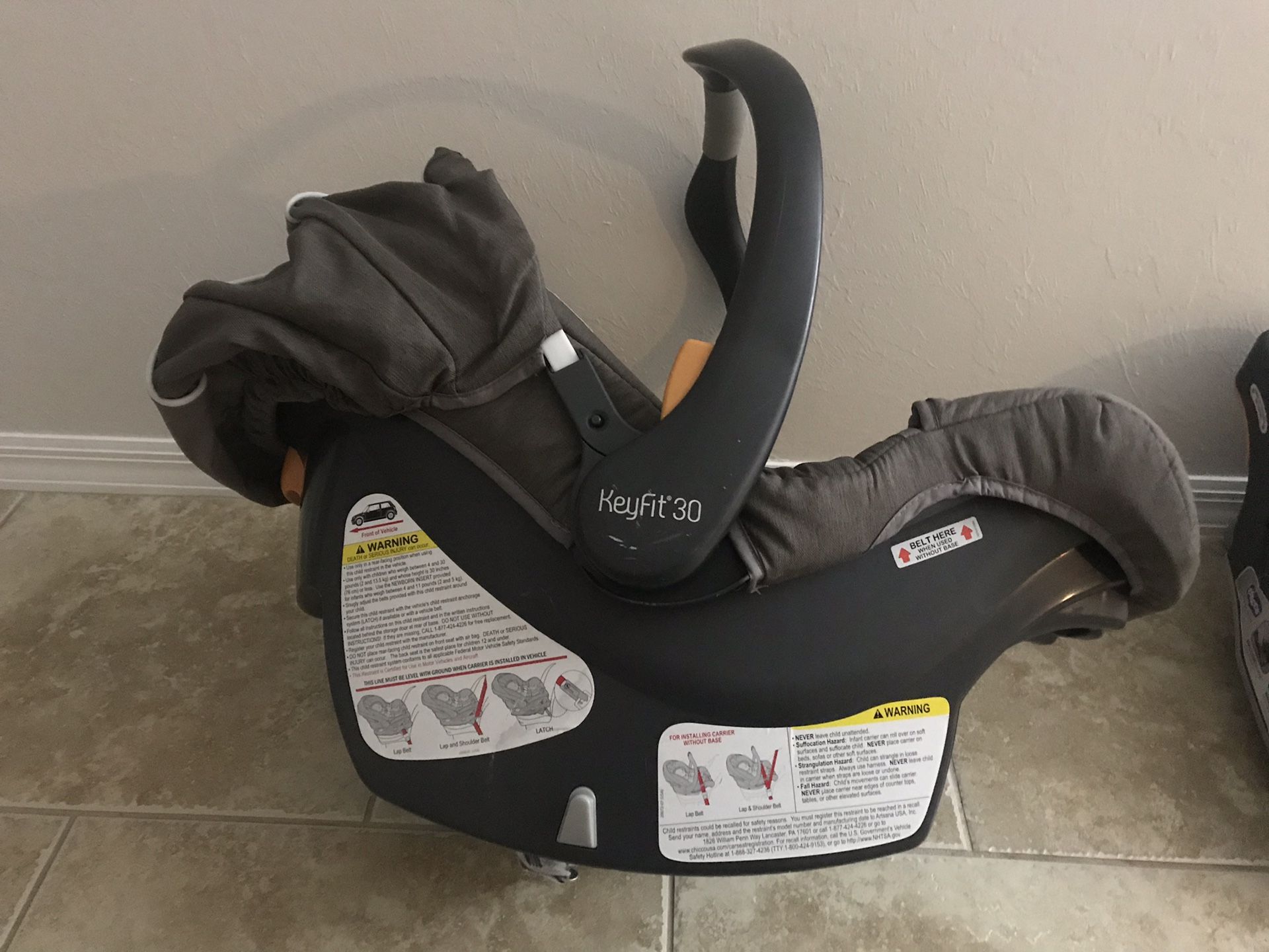 Car seat + 2 base * Almost new *