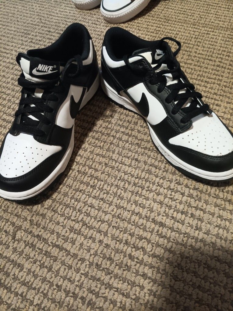 NIKE Black And White Shoes