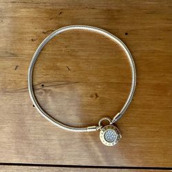 Pandora Shine Smooth Bracelet with Signature Padlock Clasp