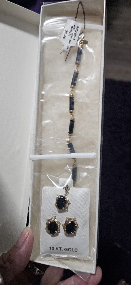 Onyx Bracelet With Earrings And Pendant
