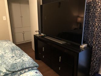 Dresser and mirror good condition