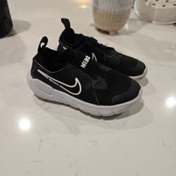Nike Kid Shoes Size 11/ Nike Zapatos Niño Medida 11 